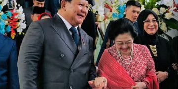 Momen mesra Presiden RI Prabowo Subianto gandeng tangan Ketum PDI Perjuangan Megawati Soekarnoputri (Instagram @sekretariat.kabinet)