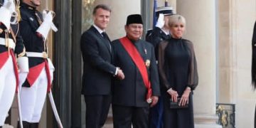 Seskab Teddy: Prabowo Gunakan Dana Pribadi Jika Kunker ke Luar Negeri Melebihi Anggaran