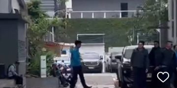 Kondisi kantor BGN digeledah Kejagung, Rabu 3 Juni 2026 usai Dadan Hindayana dicopot dari Kepala BGN. Terlihat karyawan berada di luar gedung (Instagram @ntvnews.id)