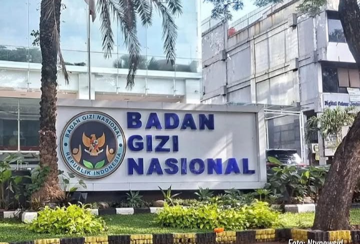 Penggeledahan kantor BGN oleh Kejagung (Instagram @ntvnews.id)