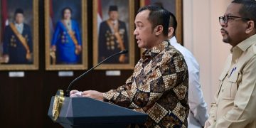 Mensesneg Prasetyo Hadi saat memberikan keterangan pers terkait pencopotan Dadan Hindayana dari Kepala BGN, Selasa 2 Juni 2026 (Istimewa)