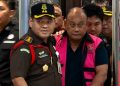 Eks Kepala BGN Dadan Hindayana kenakan rompi pink tahanan Kejagung usai ditetapkan sebagai tersangka korupsi tata kelola MBG (Instagram @winnews_)