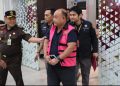 Eks Kepala BGN Dadan Hindayana kenakan rompi pink tahanan Kejagung, resmi tersangka kasus korupsi MBG (dok Istimewa)