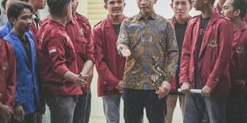 Mahasiswa UBK saat berdialog dengan Wapres RI Gibran Rakabuming Raka (Instagram @menjadimanusia.id)
