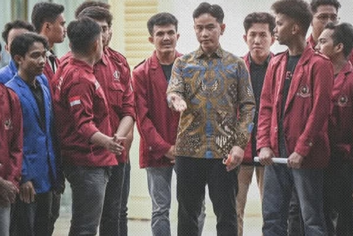 Mahasiswa UBK saat berdialog dengan Wapres RI Gibran Rakabuming Raka (Instagram @menjadimanusia.id)