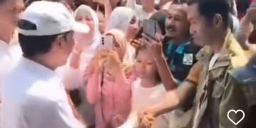 Warga rela antre demi ucapkan selamat langsung ke Presiden ke 7 RI Joko Widodo atau Jokowi yang tengah berulang tahun ke 65 (Instagram @koransolopos)