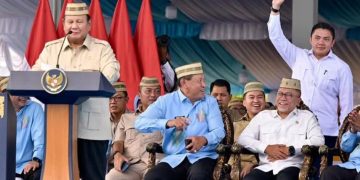 Saat warga Gorontalo berteriak memanggil nama Seskab Teddy Indra Wijaya dalam di acara Puncak Pekan Nasional Petani Nelayan XVII di Sport Center Limboto, Gorontalo, Rabu 24 Juni 2026 (Instagram @sekretariat.kabinet)