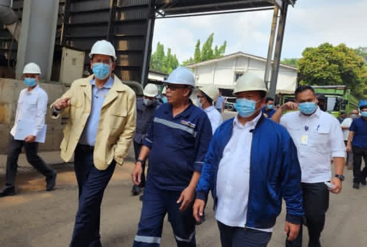 Menkeu Purbaya Yudhi Sadewa sidak ke pabrik baja China di Pulogadung, Jakarta Timur (Instagram @menkeuri)
