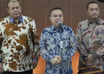 Wakil Ketua DPR RI Sufmi Dasco Ahmad saat memberikan keterangan pers terkait soal kabar PHK (Instagram @sufmi_dasco)