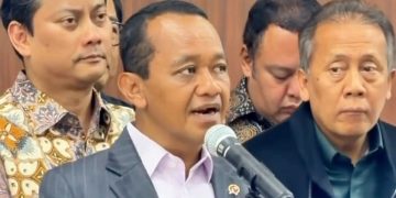 Menteri ESDM Bahlil Lahadalia umumkan pemerintah resmi turunkan harga gas industri cegah PhK (Instagram @melangkahdaritimur)