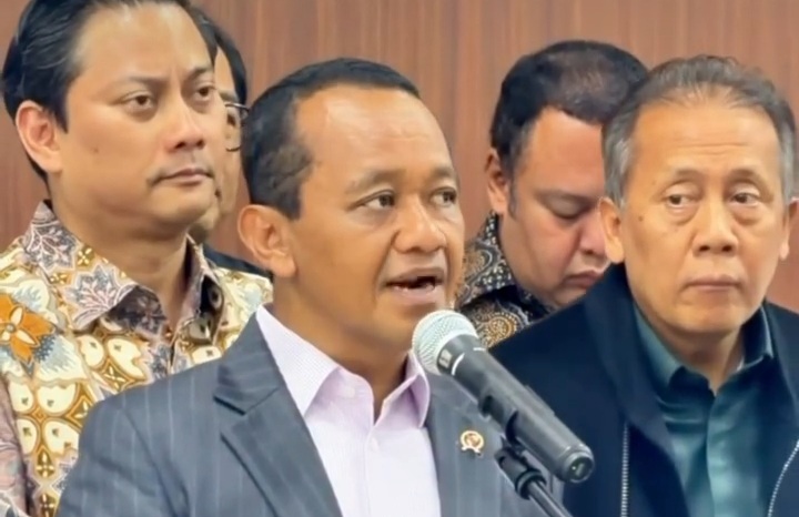 Menteri ESDM Bahlil Lahadalia umumkan pemerintah resmi turunkan harga gas industri cegah PhK (Instagram @melangkahdaritimur)