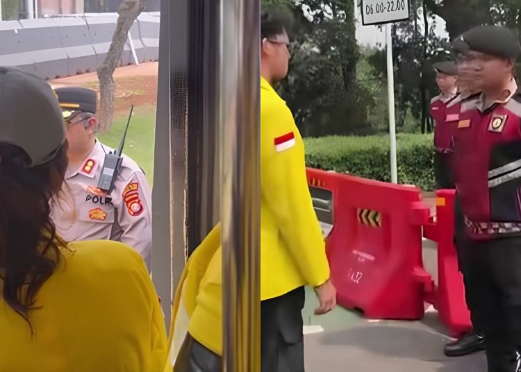 Bem UI dihadang aparta saat melakukan aksi di Bundaran HI