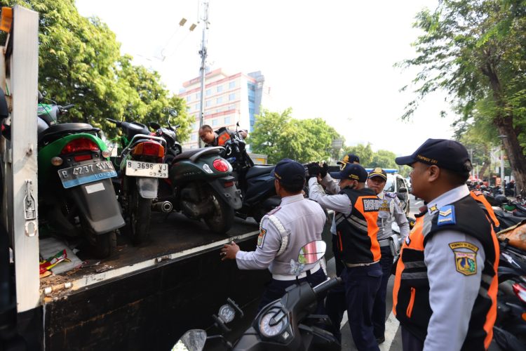 Pemprov DKI Jakarta menggelar operasi penertiban parkir dan juru parkir liar di sejumlah wilayah Ibu Kota. (Dok Pemprov DKI)