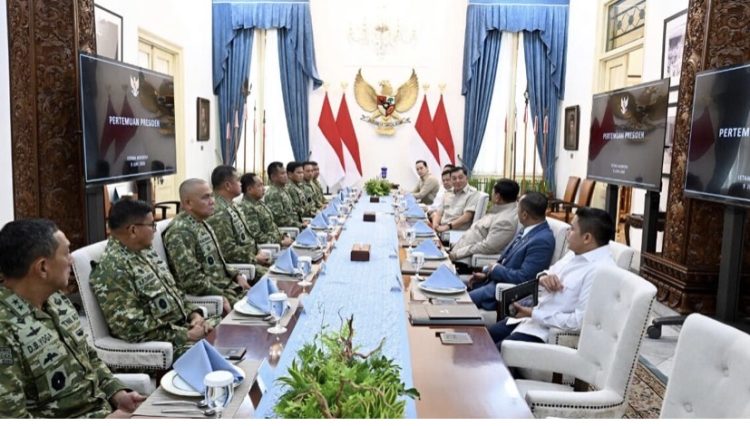 Presiden Prabowo Subianto menerima pimpinan TNI di Istana Merdeka (Dok BPMI Setpres)