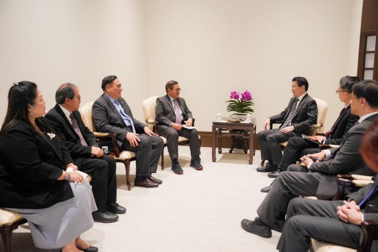 Gubernur DKI Jakarta Pramono Anung bertemu Perdana Menteri Singapura, Lawrence Wong, di Istana Perdana Menteri Singapura, pada Senin (15/6/2026). (Dok Pemprov DKI)