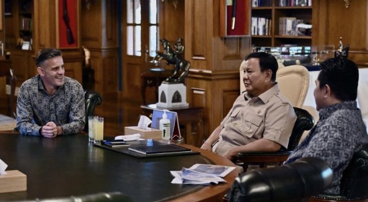 Presiden Prabowo Subianto menerima Menpora  Erick Thohir serta pelatih Timnas John Herdman di Hambalang, Jawa Barat, Jumat (19/6/2026). (Dok BPMI Setpres)