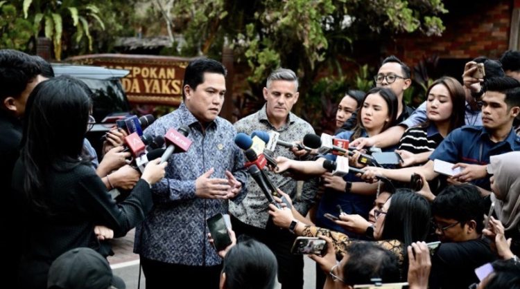 Menpora Erick Thohir dan pelatih Timnas John Herdman (Dok BPMI Setpres)