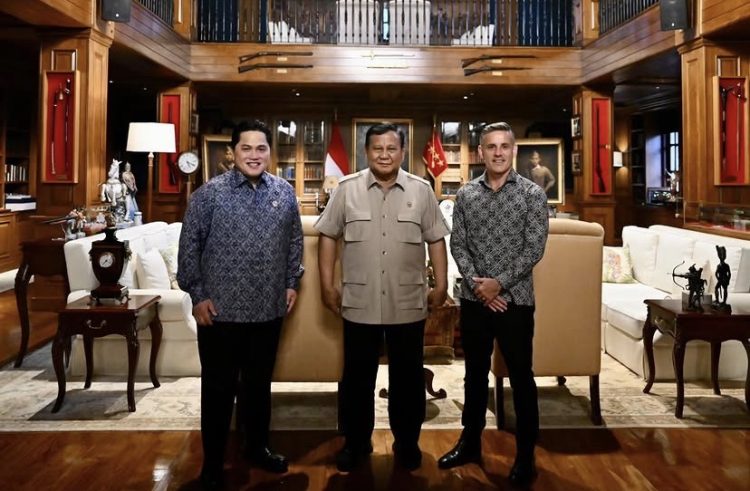 Presiden Prabowo Subianto terima Menpora Erick Thohir serta pelatih Timnas John Herdman di Hambalang (Dok IG Seskab)