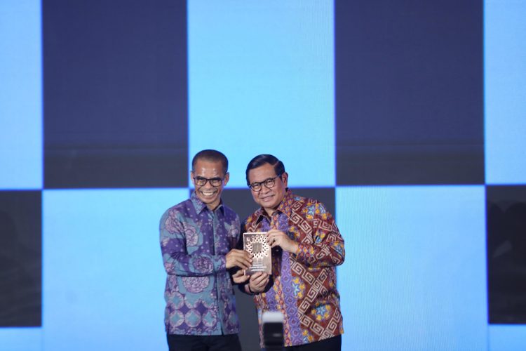 Gubernur DKI Jakarta, Pramono Anung saat menerima Anugerah Daerah Terbaik dalam Membangun Tata Kelola yang Mendengar pada Cita Loka Festival 2026 (Dok Pemprov DKI)