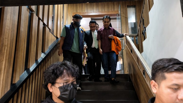 Roy Suryo saat digiring ke rutan sementara Polda Metro Jaya, pada Jum'at (19/6/2026). (Ilham F/Suaranusantara)
