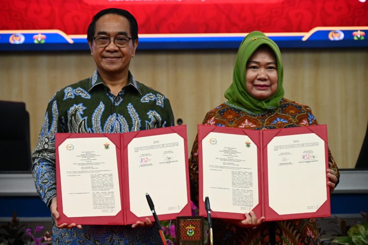 Plt Setjen MPR RI Siti Fauziah saat tandatangan MoU dengan Univ Hasanudin