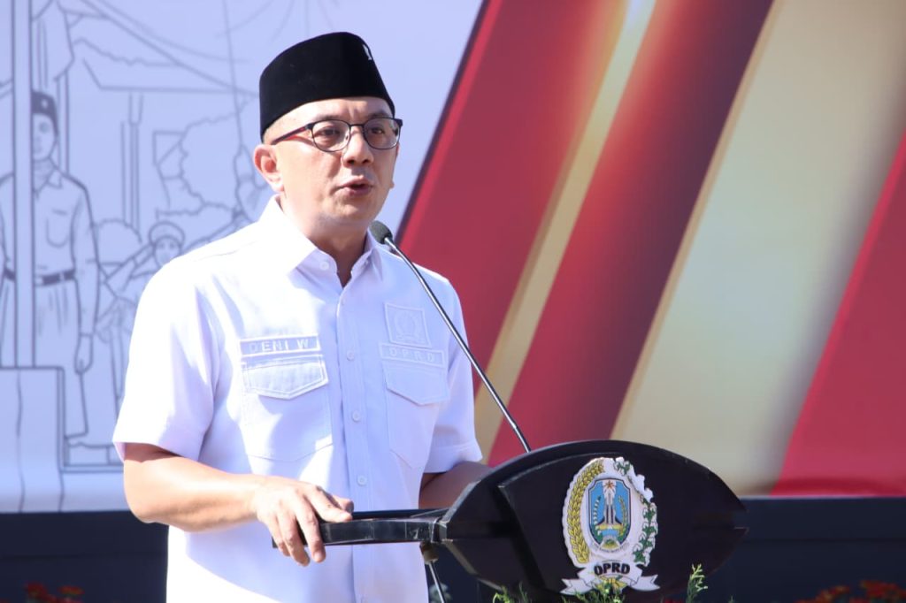 Wakil Ketua DPRD Provinsi Jawa Timur Deni Wicaksono
