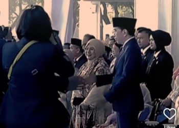 Foto saat Presiden RI Prabowo Subianto dan Presiden ke 7 RI Joko Widodo atau Jokowi bertemu di HUT Bhayangkara ke 80 (Instagram @kementerian_kontroversi)