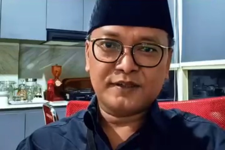 Juru bicara PDI Perjuangan Guntur Romli bicara soal Jateng mau dijadikan kandang gajah oleh PSI (Instagram @gunromli)