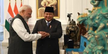 Momen hangat pertemuan Presiden RI Prabowo Subianto dan PM India Narendra Modi saat tiba di Istana (Instagram @prabowo)