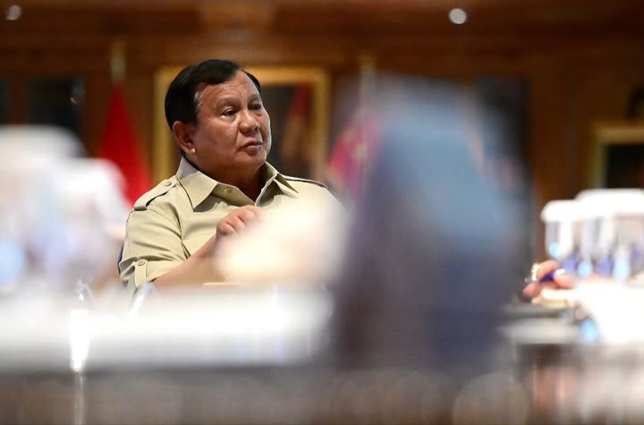 Presiden RI Prabowo Subianto putuskan harga BBM Solar khusus pengusaha nelayan Rp.15 ribu per liter (Instagram @sekretariat.kabinet)