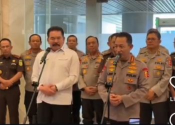 Kapolri Jenderal Pol Listyo Sigit dan Jaksa Agung ST Burhanuddin konferensi pers usai gelar pertemuan di Gedung Kejagung, Senin sore 13 Juli 2026 (Instagram @jayalah.negriku)