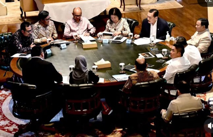 Luhut Binsar Pandjaitan beserta jajaran DEN temui Presiden RI Prabowo Subianto di Hambalang, Sentul, Bogor, Jawa Barat pada Selasa 14 Juli 2026 (Instagram @sekretariat.kabinet)