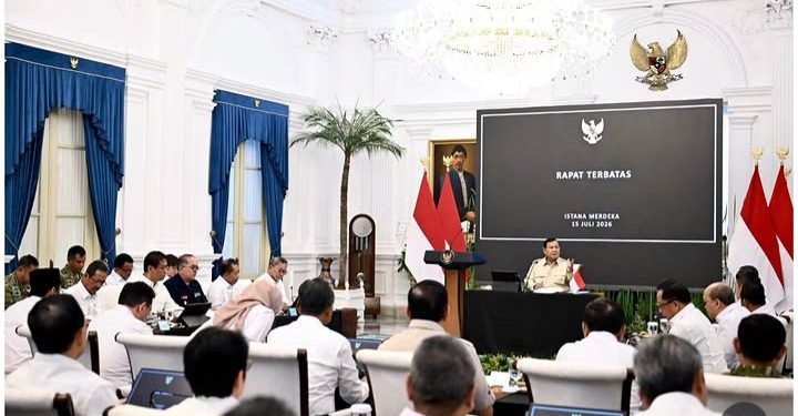 Presiden RI Prabowo Subianto gelar rapat bahas MBG dan Kopdes Merah Putih (Instagram @sekretariat.kabinet)