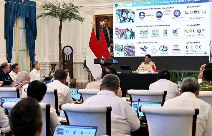 Presiden RI Prabowo Subianto perintahkan benahi tata kelola MBG saat rapat bersama pimpinan BGN di Istana, Rabu 15 Juli 2026 (Instagram @sekretariat.kabinet)