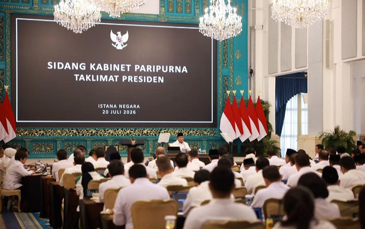 Presiden RI Prabowo Subianto saat menggelar sidang kabinet pada Senin 20 Juli 2026, berkomitmen entaskan kemiskinan di RI (Instagram @sekretariat.kabinet)