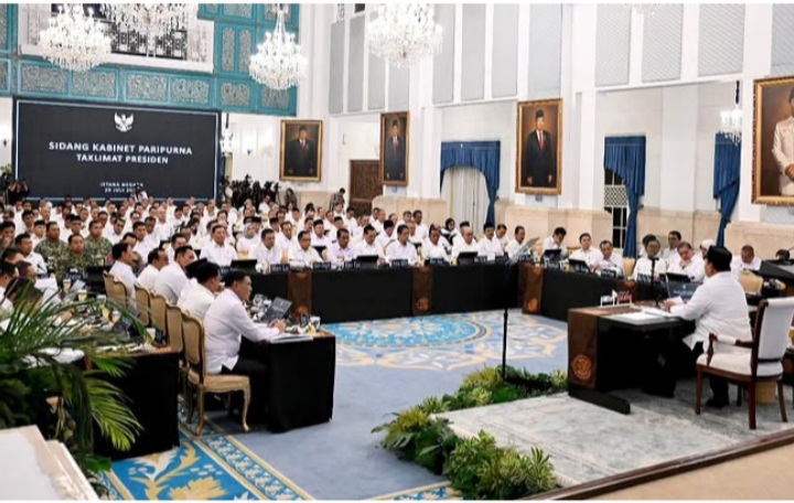 Presiden Prabowo Subianto saat sidang kabinet pada Senin 20 Juli 2026 di Istana, Jakarta (Instagram @sekretariat.kabinet)