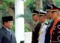 Presiden Prabowo saat menyematkan pangkat kepada empat taruna terbaik TNI-Polri pada Rabu 22 Juli 2026 (Instagram @polisi_indonesia)