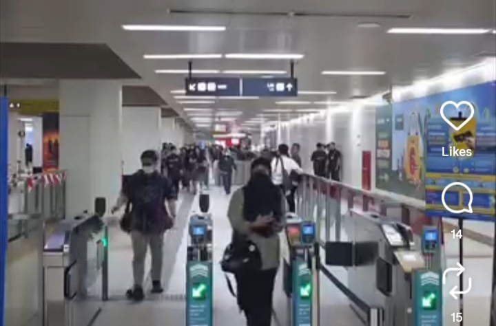 Naik MRT Kini Cukup Tap In-Out Kartu Kredit, Bank Mandiri Dukung Dapatkan Cashback 50 Persen