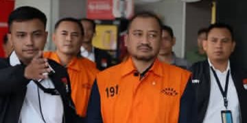 Bupati Pemalang Anom Widiyantoro terjerat kasus korupsi yang menjadi korban pemerasan dari staf administrasi KPK (Instagram @mediakotaksurat)