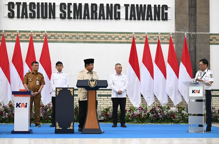 Presiden RI Prabowo Subianto saat bicara pembangunan proyek kereta api Trans Sumatera saat peresmian cagar budaya Stasiun Semarang Tawang, Jawa Tengah pada Kamis 30 Juli 2026 (Instagram @sekretariat.kabinet)