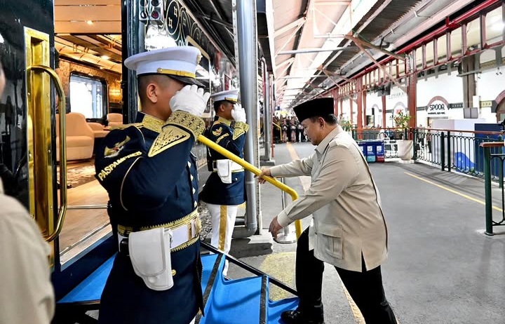 Presiden Prabowo jajal Kereta Api Nusantara Explorer (Instagram @sekretariat.kabinet)