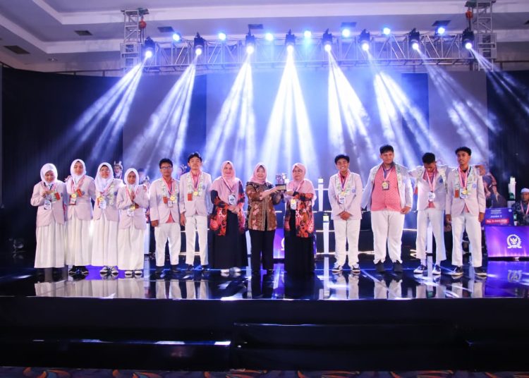 Final LCC Empat Pilar MPR Maluku Utara Berakhir, SMAN 8 Kota Ternate Bawa Pulang Gelar Juara Provinsi