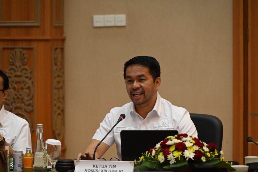 Marinus Gea saat kunker di Kanwil KemKum Jawa Timur