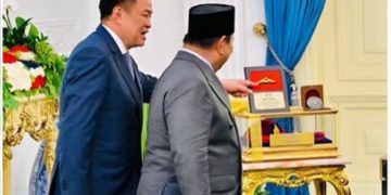 Presiden Prabowo Subianto dapat tanda kehormatan dari PM Thailand (Instagram @sekretariat.kabinet)