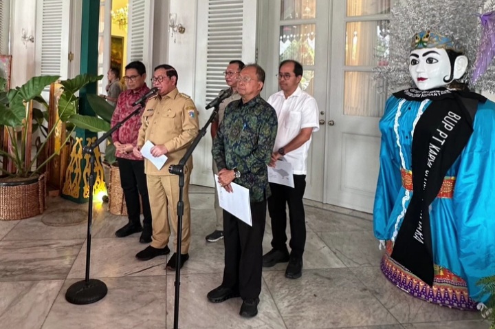 Gubernur DKI Jakarta Pramono Anung terima tamu Gubernur Bali I Wayan Koster di Balai Kota (Instagram @pramonoanungw)