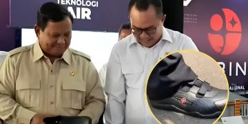 Sepatu ala BRIN yang dipamerkan ke Presiden Prabowo (Instagram @sipalingpolitik.id)