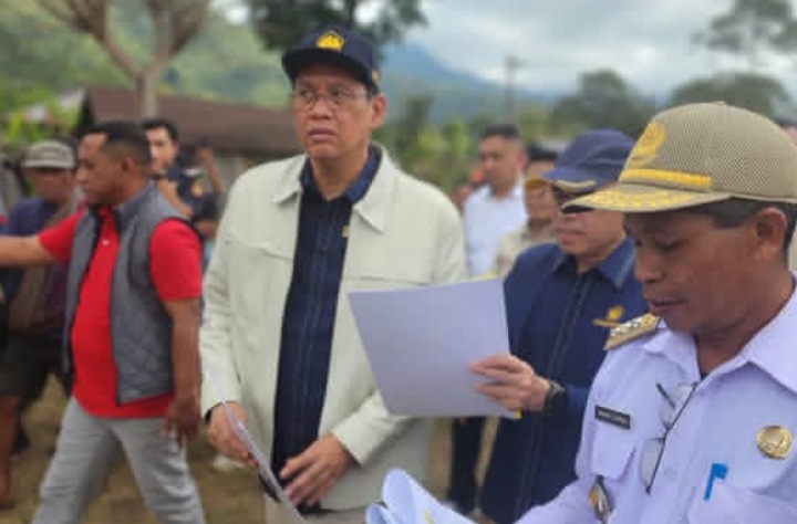 Purbaya Kunjungi NTT, Prabowo Titip Salam untuk Korban Gempa