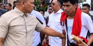 Aksi ajudan Gubernur Maluku yang terekam video dan viral melontarkan kata-kata rasis ke mahasiswa (Instagram @beta_maluku)