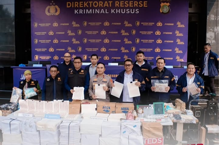 Aparat amankan sindikat pembuatan materi palsu (Instagram @humaspolsekkawasankalibaru)