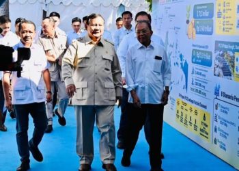 Presiden Prabowo dan Menteri ESDM Bahlil Lahadalia saat launching grounbreaking PLTS 100 GWp di Bali (Instagram @bahlillahadalia)